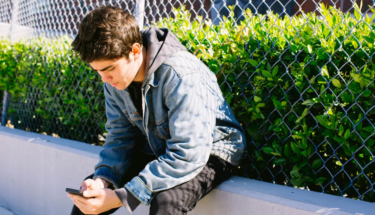 Excessive phone usage linked to increased risk of mental health issues in teenagers – JRNY Counseling blog, Carmel, IN