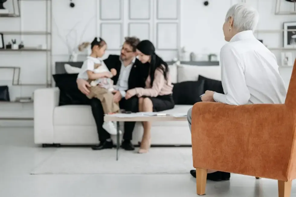 Family meeting with a therapist during a family therapy session